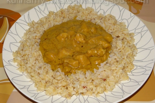 Kurczak w curry z masłem orzechowym
