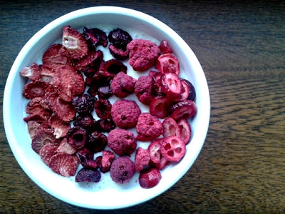 Smoothie bowl z liofilizowanymi owocami