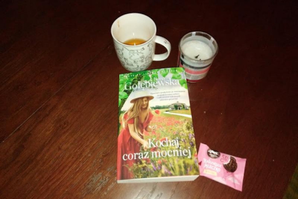 Kochaj coraz mocniej – Ilona Gołębiewska