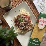 Spaghetti z sosem...