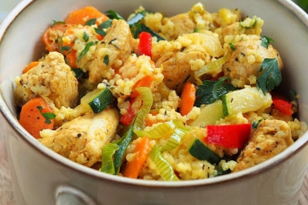 Kurczak curry z kaszą jaglaną i warzywami