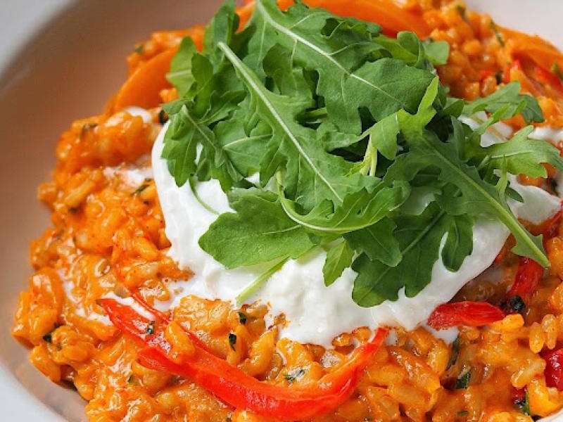 Paprykowe risotto z burratą