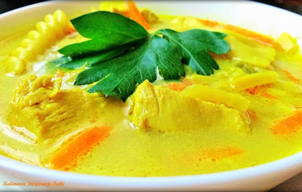 Zupa curry z kurczakiem i makaronem