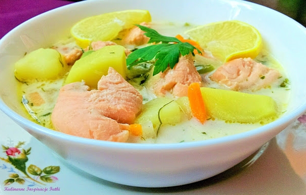 Zupa warzywna z łososiem