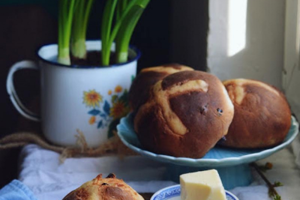 Hot cross buns z żurawiną
