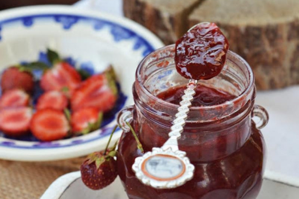 Dżem truskawkowy z octem balsamicznym i wanilią
