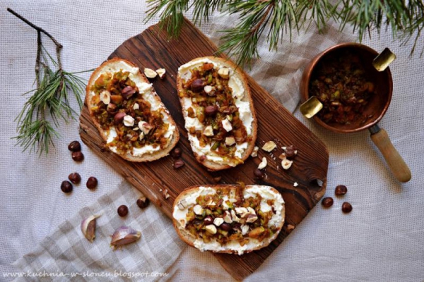 Rozpustne grzanki ze smażoną brukselką i mascarpone