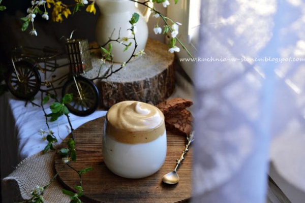 Dalgona coffee, czyli ubijana kawa
