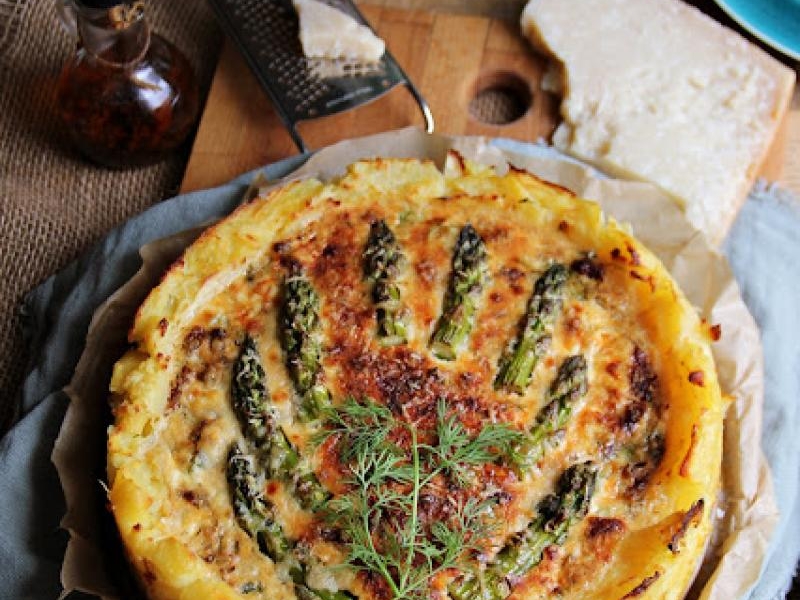 Tarta na ziemniaczanym spodzie ze szparagami