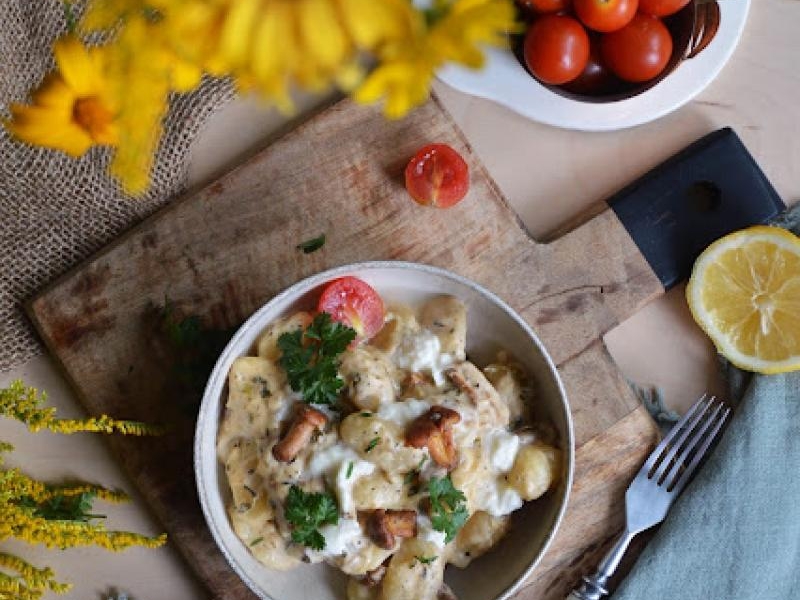 Gnocchi w kremowym sosie ziołowym z kurkami na początek babiego lata