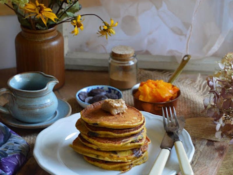 Projekt śniadanie: Dyniowe pancakes z cynamonowym masłem
