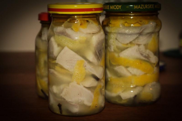 Śledzie w zalewie cytrynowej