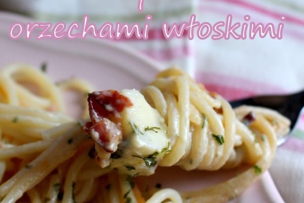 Spaghetti z gorgonzolą, parmą i orzechami włoskimi