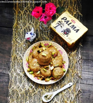 Ladoo ,czyli indyjskie słodkie kulki z ciecierzycy z kardamonem i solonymi pistacjami (Gluten free)