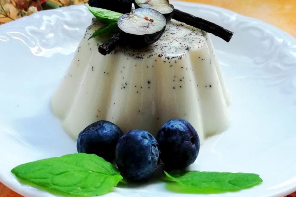 Waniliowa Panna cotta z sosem malinowym