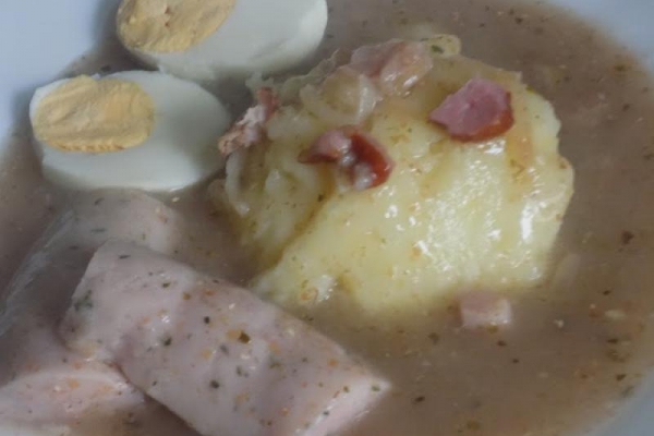 Żurek z tluczonymi ziemnikami