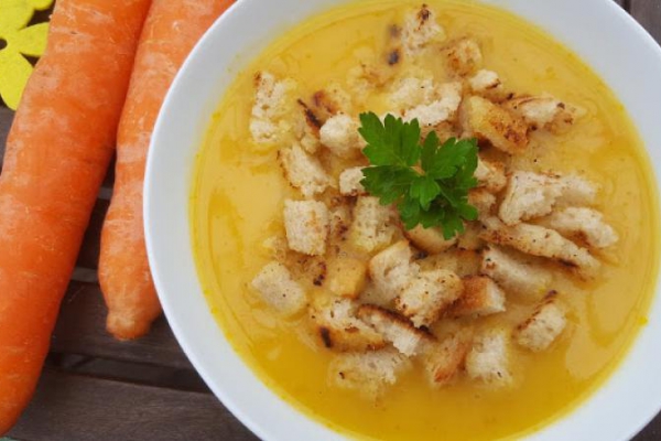 Zupa krem z marchewki z mleczkiem kokosowym