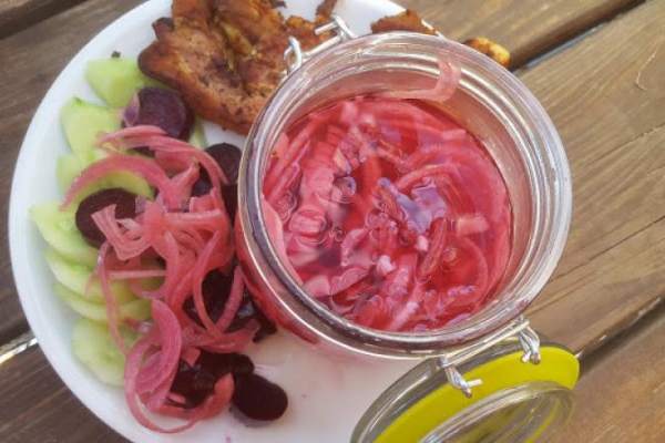 Piklowana czerwona cebulka