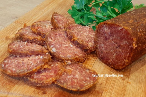 Domowe salami dojrzewające paprykowe