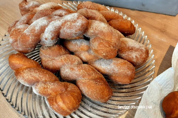 Pączki kręcone - koreańskie z cynamonem