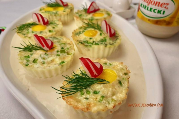 Muffinkowe jajka w sosie majonezowym