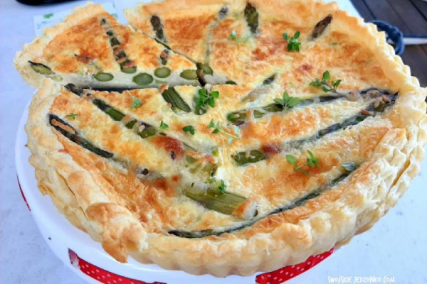 Tarta ze szparagami na francuskim cieście