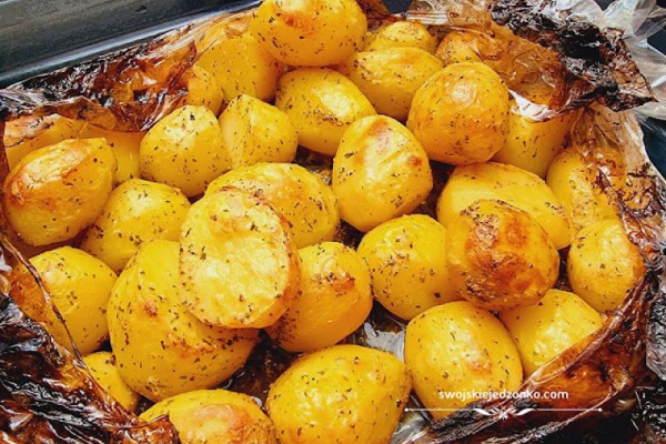 Ziemniaczki pieczone w jogurcie ,bez tłuszczu