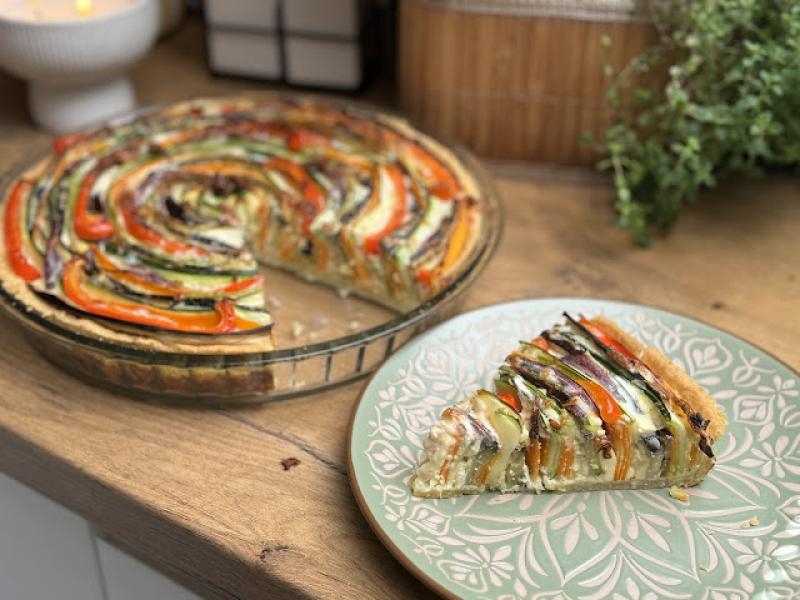 Tarta z kolorowymi warzywami