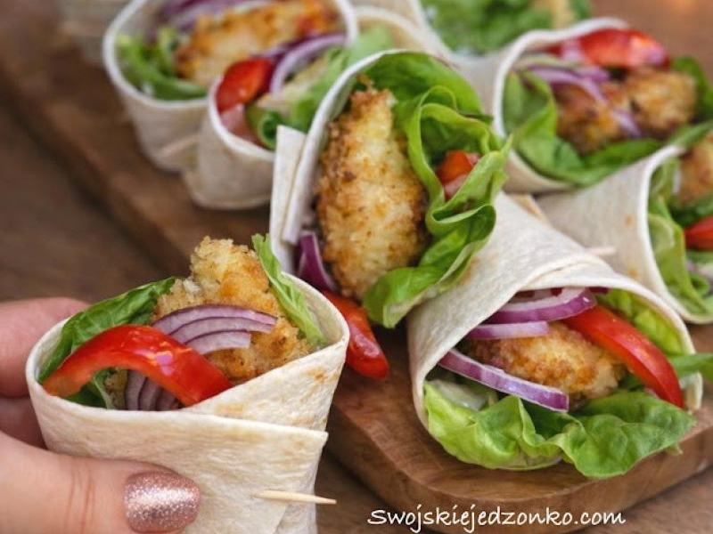 Mini kebaby z kurczaka w tortilli