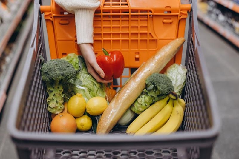 Gotowanie w przyzwoitej cenie - odkryj promocyjne gazetki w topowych sieciach spożywczych