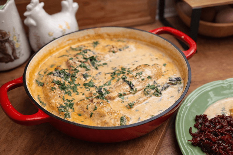 Kurczak w sosie z gorgonzolą i szpinakiem