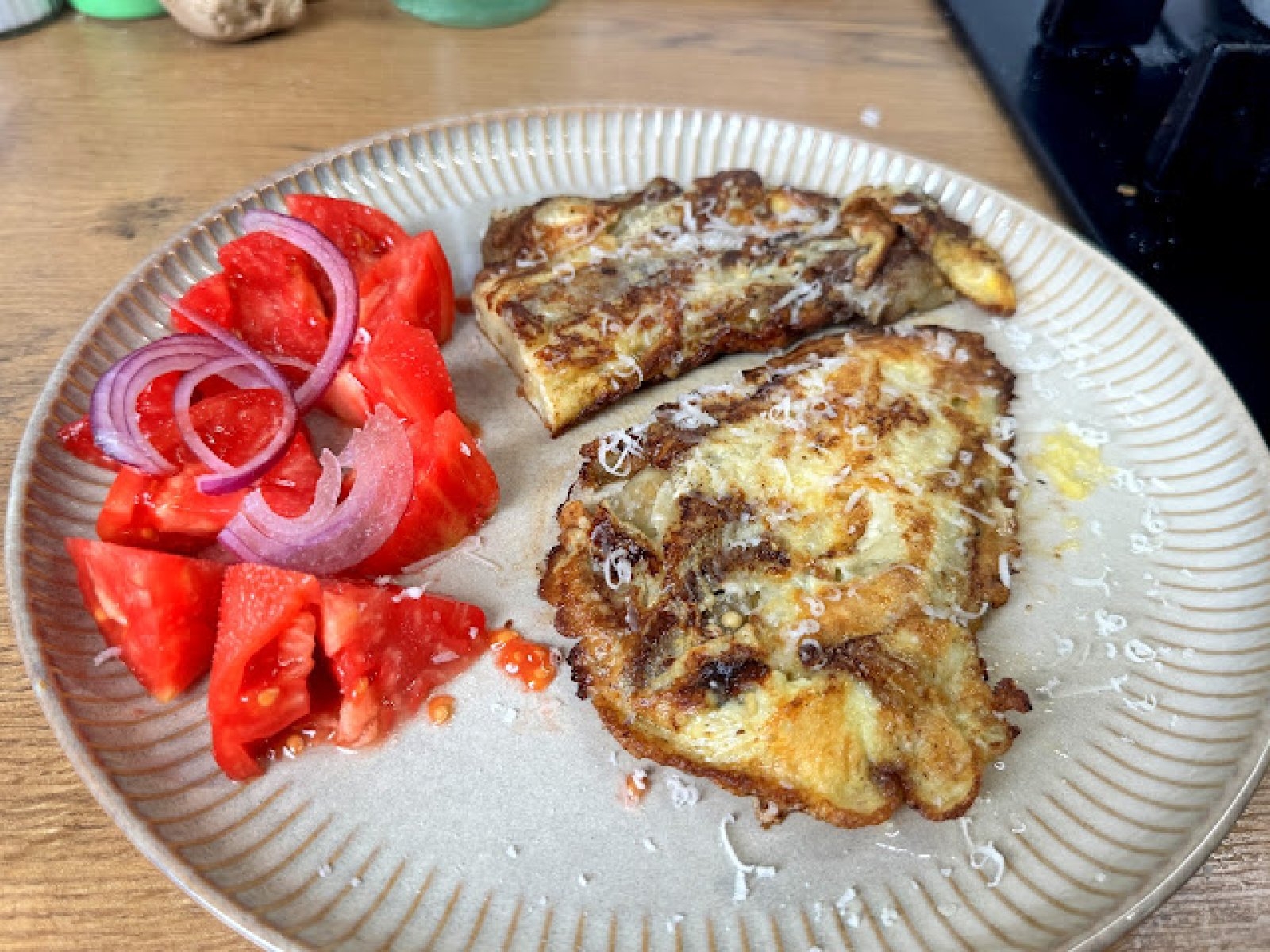 Pieczony bakłażan smażony w jajku z parmezanem