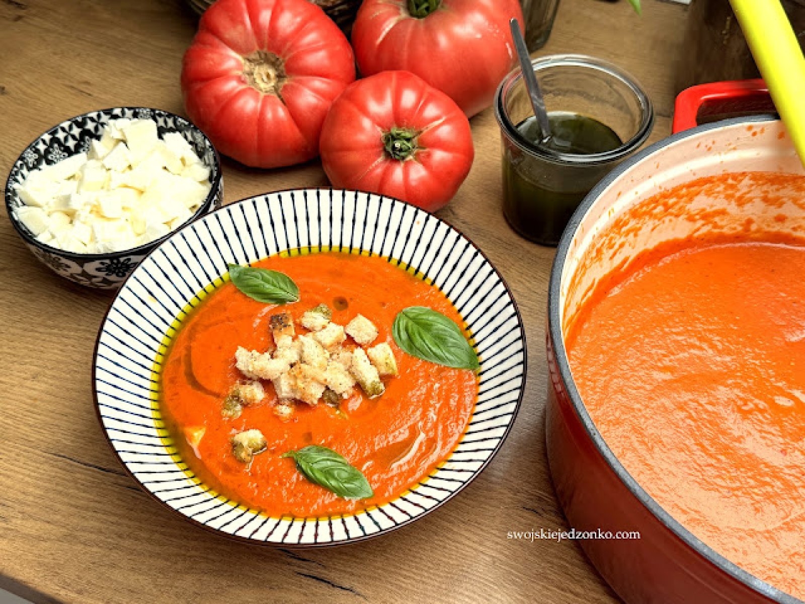 Zupa krem z pieczonych pomidorów z mozzarellą