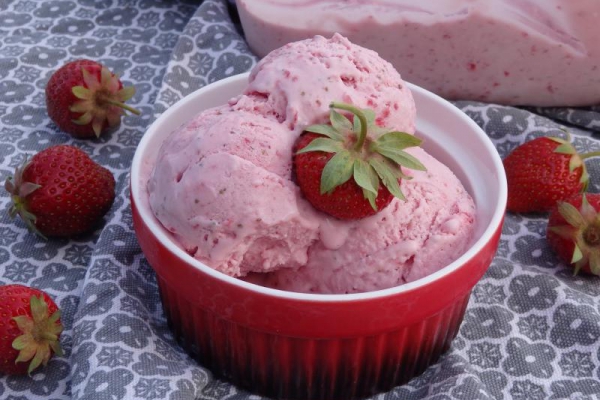 Lody truskawkowe (bez jajek)