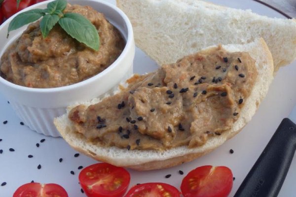 Pasta z bakłażana z suszonymi pomidorami