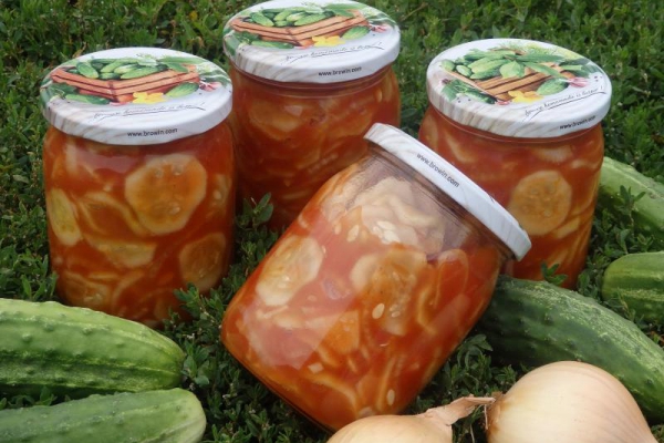 Ogórki w pomidorach