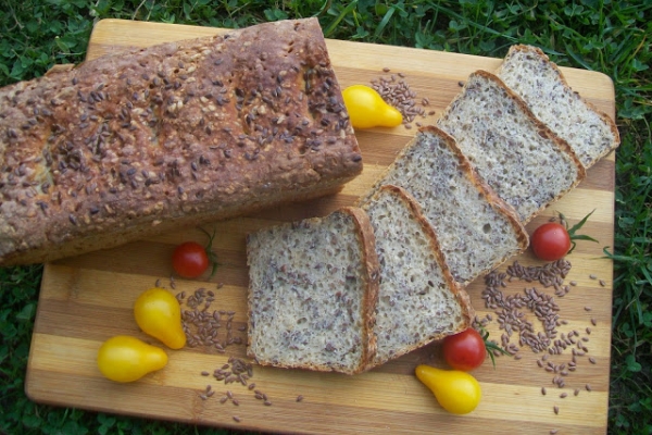  Pszenno-żytni chleb z siemieniem na drożdżach