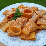 Makaron w sosie z...