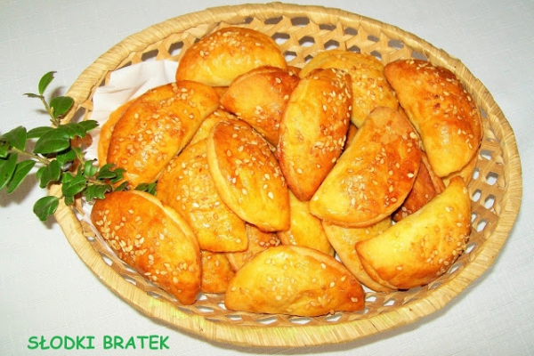 PIEROŻKI KRUCHO DROŻDŻOWE Z MIĘSEM