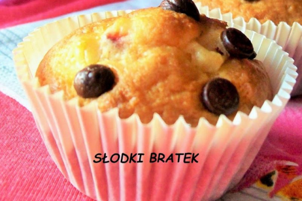 MUFFINKI Z CZEKOLADĄ I RODZYNKAMI