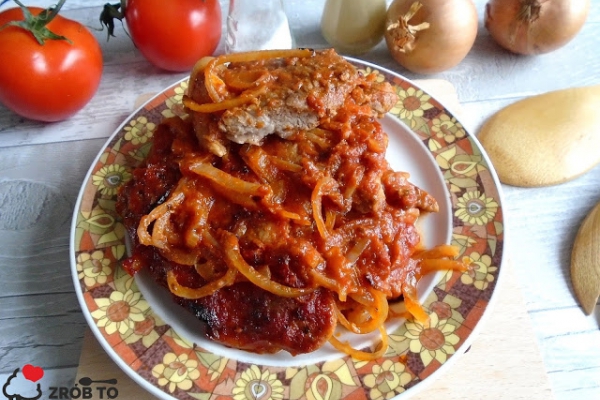 KARKÓWKA PIECZONA W KETCHUPIE I CEBULI
