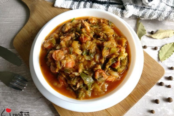 BIGOS Z MŁODEJ KAPUSTY Z KIEŁBASĄ (GOTOWANY NA ŻEBERKACH)
