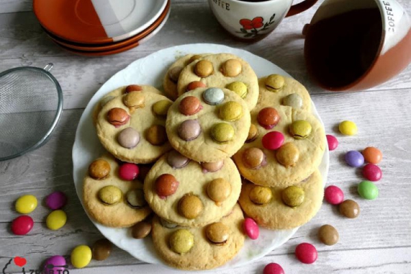 KRUCHE MAŚLANE CIASTECZKA ZE SMARTIES