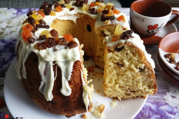 BABKA DROŻDŻOWA Z MIESZANKĄ KEKSOWĄ