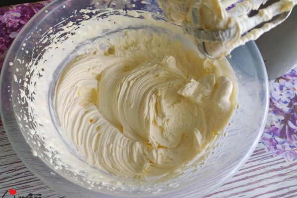 NAJPROSTSZY KREM ZE ŚMIETANY I SERKA MASCARPONE