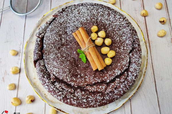 BROWNIE Z CZERWONEJ FASOLI Z ORZECHAMI LASKOWYMI (BEZ MĄKI)