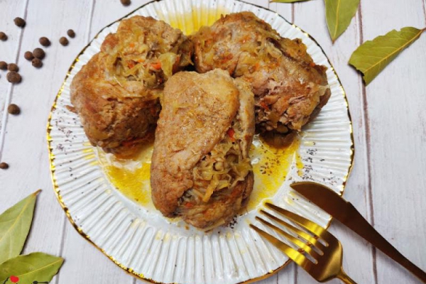 ROLADKI Z KARKÓWKI NADZIEWANE KAPUSTĄ KISZONĄ I PIECZARKAMI