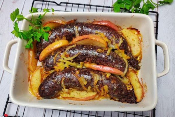 KASZANKA PIECZONA Z JABŁKIEM I CEBULĄ