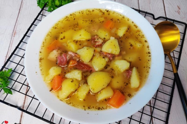 ZUPA ZIEMNIACZANA NA WĘDZONCE