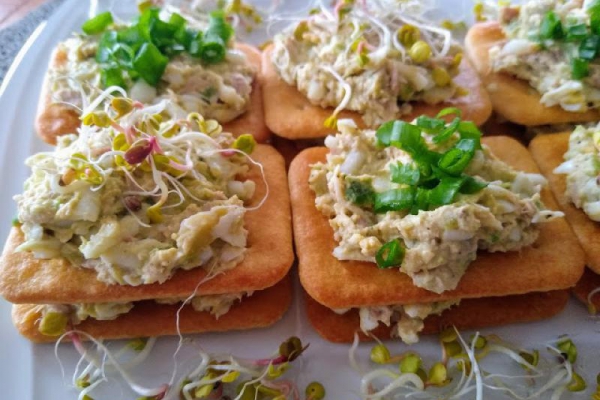 PASTA Z TUŃCZYKA I AWOKADO